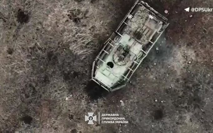 Прикордонники знищили ворожий БТР-82А на Бахмутському напрямку. ВIДЕО Прикордонники-знищили-ворожий-БТР-82А-на-Бахмутському-напрямку.-ВiДЕО