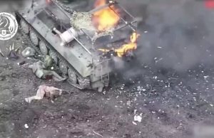 Тіла окупантів валяються біля російського бронетранспортера на Авдіївському напрямку. ВIДЕО Тіла-окупантів-валяються-біля-російського-бронетранспортера-на-Авдіївському-напрямку.-ВiДЕО