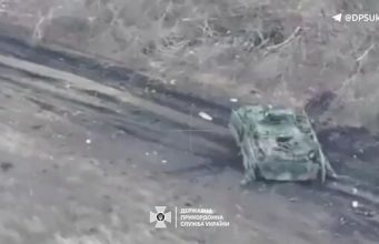 Прикордонники знищили БТР-82А і три укриття окупантів на Бахмутському напрямку. ВIДЕО Прикордонники-знищили-БТР-82А-і-три-укриття-окупантів-на-Бахмутському-напрямку.-ВiДЕО