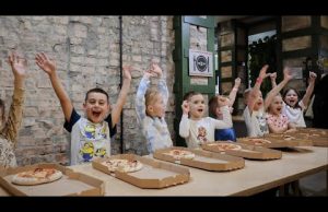 Команда «FORest» у Нововолинську організовують майстер-класи з приготування піци (ВІДЕО) Команда «FORest» у Нововолинську організовують майстер-класи з приготування піци (ВІДЕО)