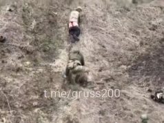 Окупант на полі бою двічі хреститься, а потім повзе за своїм голозадим поплічником. ВIДЕО Окупант-на-полі-бою-двічі-хреститься,-а-потім-повзе-за-своїм-голозадим-поплічником.-ВiДЕО