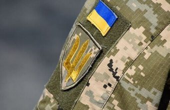 Рівненський воєнком пестить та цілує жінок, які приходять до нього в службовий кабінет. ВIДЕО Рівненський-воєнком-пестить-та-цілує-жінок,-які-приходять-до-нього-в-службовий-кабінет.-ВiДЕО