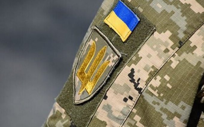 Рівненський воєнком пестить та цілує жінок, які приходять до нього в службовий кабінет. ВIДЕО Рівненський-воєнком-пестить-та-цілує-жінок,-які-приходять-до-нього-в-службовий-кабінет.-ВiДЕО