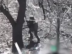 Окупант умисно кидає гранатомет об землю, той детонує і вбиває росіянина. ВIДЕО Окупант-умисно-кидає-гранатомет-об-землю,-той-детонує-і-вбиває-росіянина.-ВiДЕО