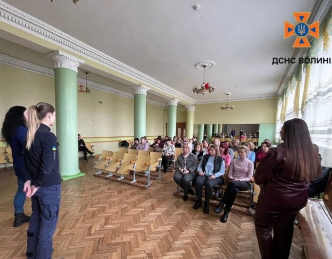 Навчання трудового колективу діям у надзвичайних ситуаціях