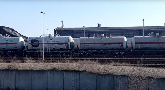Район.in.ua викрили торгівлю між Польщею та Росією. За це отримали депортацію і конфіскацію обладнання (ВІДЕО) Район.in.ua викрили торгівлю між Польщею та Росією. За це отримали депортацію і конфіскацію обладнання (ВІДЕО)