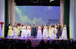 Прем’єра від народного аматорського театру «Авантюра» зібрала повний зал глядачів Прем’єра-від-народного-аматорського-театру-«Авантюра»-зібрала-повний-зал-глядачів