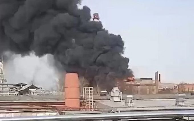 У Підмосков’ї горить завод “Електроізоліт”. ВIДЕО У-Підмосков’ї-горить-завод-“Електроізоліт”.-ВiДЕО
