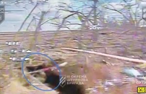 Воїни 3 ОШБр дроном-камікадзе “Дикі Шершні” атакували бліндаж окупантів. ВIДЕО Воїни-3-ОШБр-дроном-камікадзе-“Дикі-Шершні”-атакували-бліндаж-окупантів.-ВiДЕО