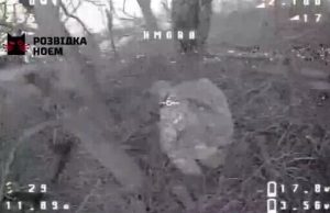 Українські воїни ліквідували окупанта, який причаївся та справляв нужду за деревом. ВIДЕО Українські-воїни-ліквідували-окупанта,-який-причаївся-та-справляв-нужду-за-деревом.-ВiДЕО