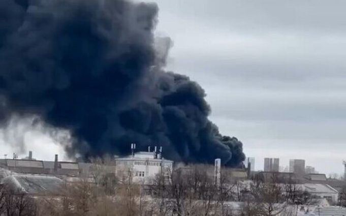 У російському Єкатеринбурзі загорівся “Уралмашзавод”. ВIДЕО У-російському-Єкатеринбурзі-загорівся-“Уралмашзавод”.-ВiДЕО