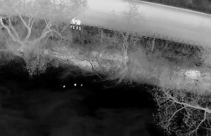 На Закарпатті прикордонник врятував чоловіка, який намагався уночі переплисти Тису. ВIДЕО На-Закарпатті-прикордонник-врятував-чоловіка,-який-намагався-уночі-переплисти-Тису.-ВiДЕО