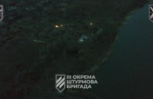 Уцілілі окупанти тікають від артилерійських ударів 3 ОШБр під Авдіївкою. ВIДЕО Уцілілі-окупанти-тікають-від-артилерійських-ударів-3-ОШБр-під-Авдіївкою.-ВiДЕО