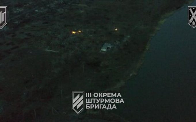 Уцілілі окупанти тікають від артилерійських ударів 3 ОШБр під Авдіївкою. ВIДЕО Уцілілі-окупанти-тікають-від-артилерійських-ударів-3-ОШБр-під-Авдіївкою.-ВiДЕО