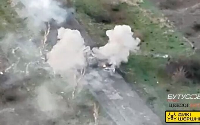 Дрони-камікадзе “Дикі шершні” знищують ворожу техніку та окупантів. ВIДЕО Дрони-камікадзе-“Дикі-шершні”-знищують-ворожу-техніку-та-окупантів.-ВiДЕО