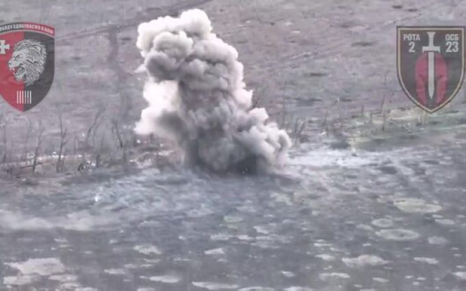 Бійці 63 ОМБр вдарили по позиціях окупантів наземним дроном. ВIДЕО Бійці-63-ОМБр-вдарили-по-позиціях-окупантів-наземним-дроном.-ВiДЕО