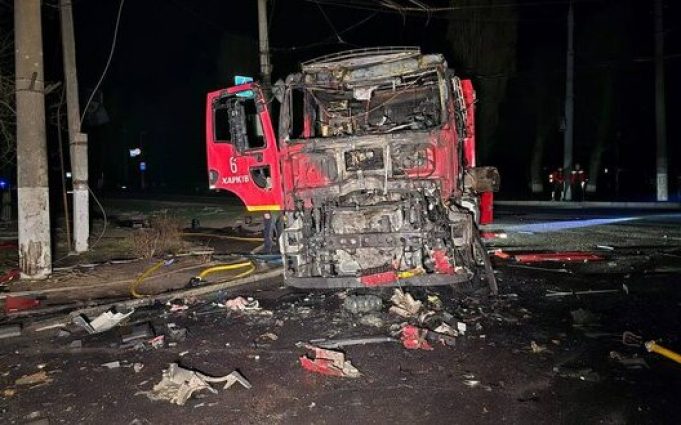 Нічна атака на Харків: 4 особи загинули, серед них – троє рятувальників. ВІДЕО+ФОТОрепортаж Нічна-атака-на-Харків:-4-особи-загинули,-серед-них-–-троє-рятувальників.-ВІДЕО+ФОТОрепортаж