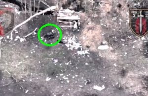 Наземний дрон розставляє протитанкові міни впритул до окопів з окупантами. ВIДЕО Наземний-дрон-розставляє-протитанкові-міни-впритул-до-окопів-з-окупантами.-ВiДЕО