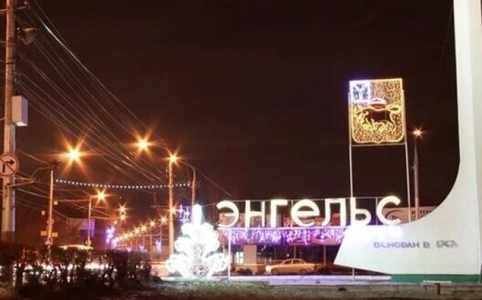 Вночі в Енгельсі РФ лунали вибухи: безпілотники атакували авіабазу. ВIДЕО Вночі-в-Енгельсі-РФ-лунали-вибухи:-безпілотники-атакували-авіабазу.-ВiДЕО