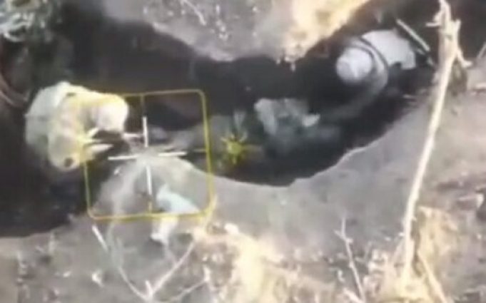 На штурм – на мопеді: Нацгвардійці в районі Урожайного взяли в полон окупанта. ВIДЕО На-штурм-–-на-мопеді:-Нацгвардійці-в-районі-Урожайного-взяли-в-полон-окупанта.-ВiДЕО
