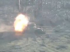 Дрон-камікадзе влучає у ворожий танк, обладнаний “купольним” комплексом РЕБ. ВIДЕО Дрон-камікадзе-влучає-у-ворожий-танк,-обладнаний-“купольним”-комплексом-РЕБ.-ВiДЕО