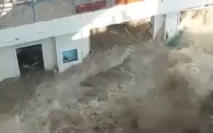 Каховська ГЕС у перші хвилини після підриву. ВIДЕО з телефона окупанта Каховська-ГЕС-у-перші-хвилини-після-підриву.-ВiДЕО-з-телефона-окупанта