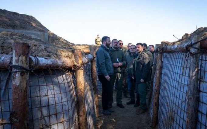 Зеленський ознайомився з будівництвом фортифікаційних споруд на Чернігівщині. ВIДЕО Зеленський-ознайомився-з-будівництвом-фортифікаційних-споруд-на-Чернігівщині.-ВiДЕО