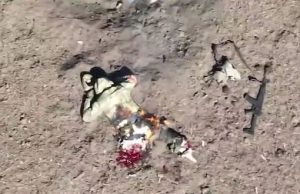 Пів окупанта горить серед поля після атаки дрона-камікадзе. ВIДЕО 18+ Пів-окупанта-горить-серед-поля-після-атаки-дрона-камікадзе.-ВiДЕО-18+