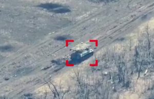 Ураження дроном-камікадзе російської БМП з “мангалом” на Авдіївському напрямку. ВIДЕО Ураження-дроном-камікадзе-російської-БМП-з-“мангалом”-на-Авдіївському-напрямку.-ВiДЕО