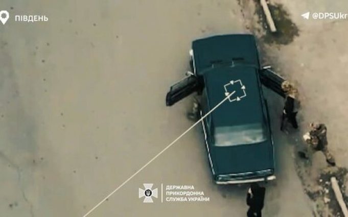 Прикордоннники спалили ворожу автівку та ліквідували 4 окупантів. ВIДЕО Прикордоннники-спалили-ворожу-автівку-та-ліквідували-4-окупантів.-ВiДЕО