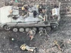 Тіла окупантів валяються навколо підбитої російської БМП-2. ВIДЕО Тіла-окупантів-валяються-навколо-підбитої-російської-БМП-2.-ВiДЕО