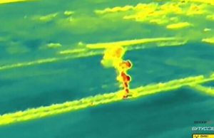 Наші воїни атакували танк та БМП окупантів дронами “Дикі Шершні”. ВIДЕО Наші-воїни-атакували-танк-та-БМП-окупантів-дронами-“Дикі-Шершні”.-ВiДЕО