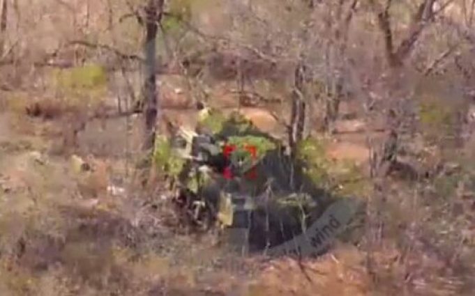 Дрон-камікадзе поцілив у російський ЗРГК “Тунгуска” на Донеччині. ВIДЕО Дрон-камікадзе-поцілив-у-російський-ЗРГК-“Тунгуска”-на-Донеччині.-ВiДЕО
