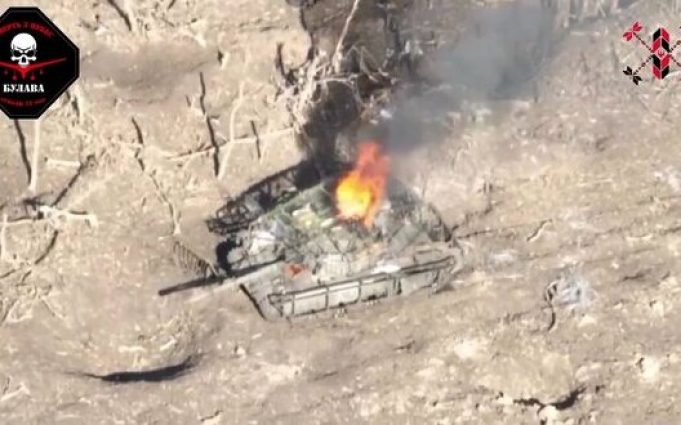 Сили оборони спалили ворожий танк з “мангалом”. ВIДЕО Сили-оборони-спалили-ворожий-танк-з-“мангалом”.-ВiДЕО