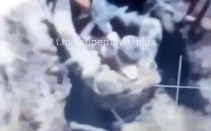 Окупант вставляє дуло автомата до рота та покінчує життя самогубством. ВIДЕО Окупант-вставляє-дуло-автомата-до-рота-та-покінчує-життя-самогубством.-ВiДЕО
