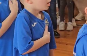 Діти співають гімн України перед футбольним матчем. ВIДЕО Діти-співають-гімн-України-перед-футбольним-матчем.-ВiДЕО