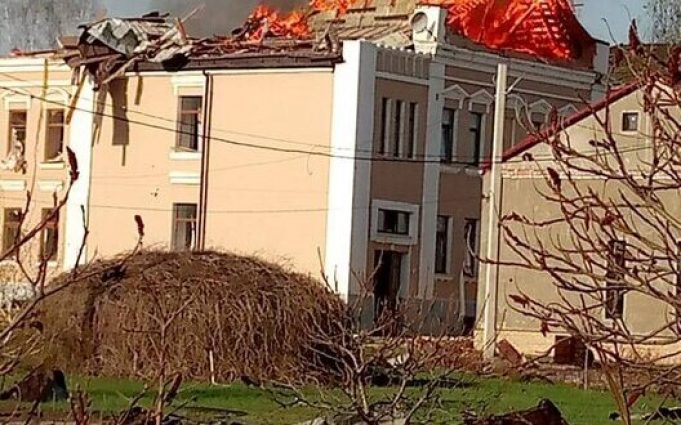Наслідки обстрілів окупантами Вовчанська: поранено дві людини. ВІДЕО+ФОТОрепортаж Наслідки-обстрілів-окупантами-Вовчанська:-поранено-дві-людини.-ВІДЕО+ФОТОрепортаж
