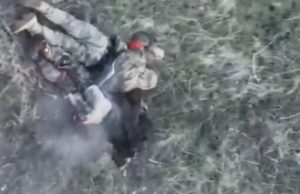 Боєприпас влучив окупанту нижче спини. ВIДЕО 18+ Боєприпас-влучив-окупанту-нижче-спини.-ВiДЕО-18+