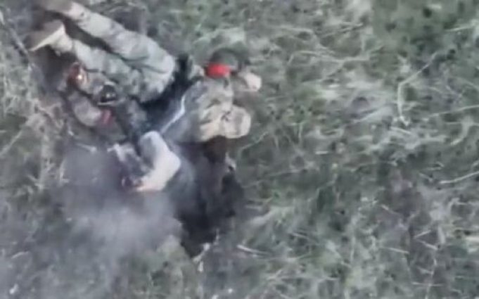 Боєприпас влучив окупанту нижче спини. ВIДЕО 18+ Боєприпас-влучив-окупанту-нижче-спини.-ВiДЕО-18+