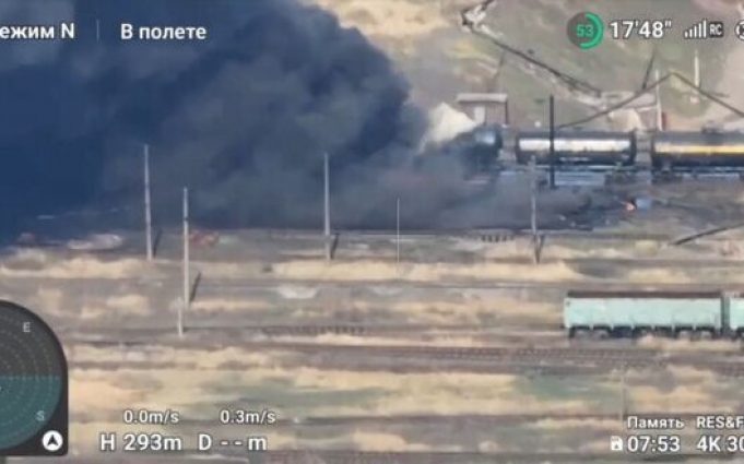 Цистерни з пальним горять на території коксохімічного комбінату в окупованій Авдіївці. ВIДЕО Цистерни-з-пальним-горять-на-території-коксохімічного-комбінату-в-окупованій-Авдіївці.-ВiДЕО