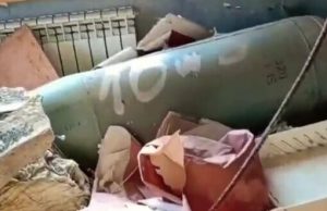 Російський пілот скинув бомбу ФАБ-500 із модулем УМПК на розташування російської піхоти. ВIДЕО Російський-пілот-скинув-бомбу-ФАБ-500-із-модулем-УМПК-на-розташування-російської-піхоти.-ВiДЕО