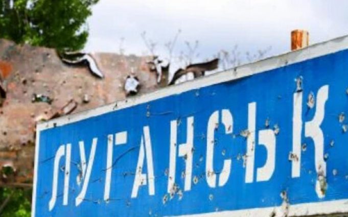 У Луганську прогриміли вибухи, піднімається дим у районі автовокзалу. ВIДЕО У-Луганську-прогриміли-вибухи,-піднімається-дим-у-районі-автовокзалу.-ВiДЕО