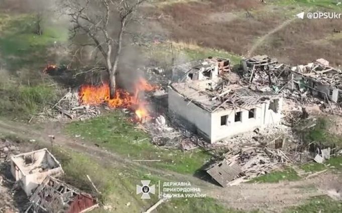 Прикордонники знищили ворожий склад боєприпасів на Куп’янському напрямку. ВIДЕО Прикордонники-знищили-ворожий-склад-боєприпасів-на-Куп’янському-напрямку.-ВiДЕО