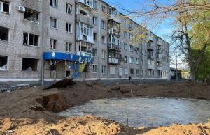 Росіяни вдарили по центру Слов’янська. ВІДЕО+ФОТО Росіяни-вдарили-по-центру-Слов’янська.-ВІДЕО+ФОТО