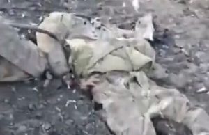 Тіло ліквідованого окупанта розплющилося на дорозі: “Ешкин кот! Танком раздавило”. ВIДЕО 18+ Тіло-ліквідованого-окупанта-розплющилося-на-дорозі:-“Ешкин-кот!-Танком-раздавило”.-ВiДЕО-18+