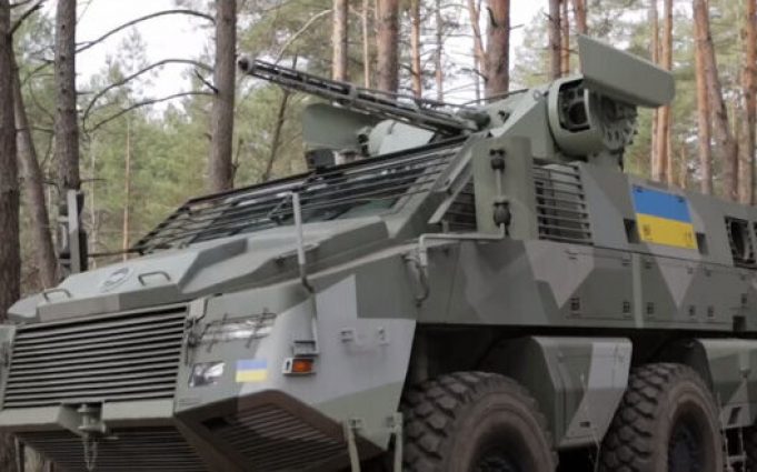 Сирському та Умєрову показали нову українську бронемашину. ВІДЕО+ФОТОрепортаж Сирському-та-Умєрову-показали-нову-українську-бронемашину.-ВІДЕО+ФОТОрепортаж