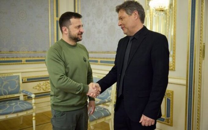 Зеленський обговорив з віцеканцлером Німеччини Габеком російський ракетний терор. ВIДЕО Зеленський-обговорив-з-віцеканцлером-Німеччини-Габеком-російський-ракетний-терор.-ВiДЕО