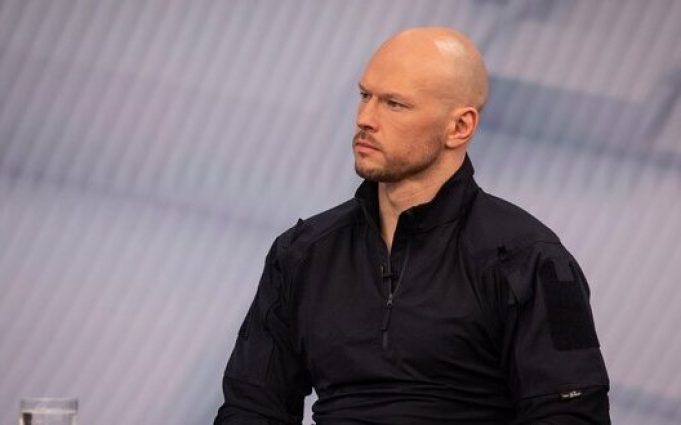 Генерал СБУ Вітюк у 2014 році знімав розстріли на Майдані з боку “Беркута” як оперативник... Генерал-СБУ-Вітюк-у-2014-році-знімав-розстріли-на-Майдані-з-боку-“Беркута”-як-оперативник.