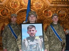 У Києві попрощалися з полеглим воїном Павлом Петриченком. ВІДЕО+ФОТОрепортаж У-Києві-попрощалися-з-полеглим-воїном-Павлом-Петриченком.-ВІДЕО+ФОТОрепортаж