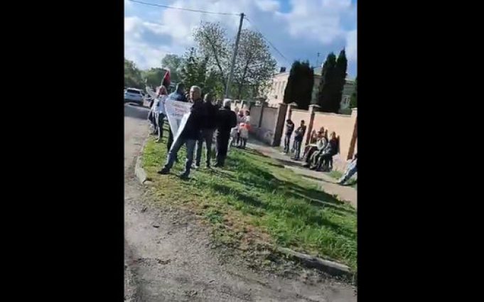 У Кропивницькому під судом проходить мітинг в підтримку Червінського. ВIДЕО У-Кропивницькому-під-судом-проходить-мітинг-в-підтримку-Червінського.-ВiДЕО
